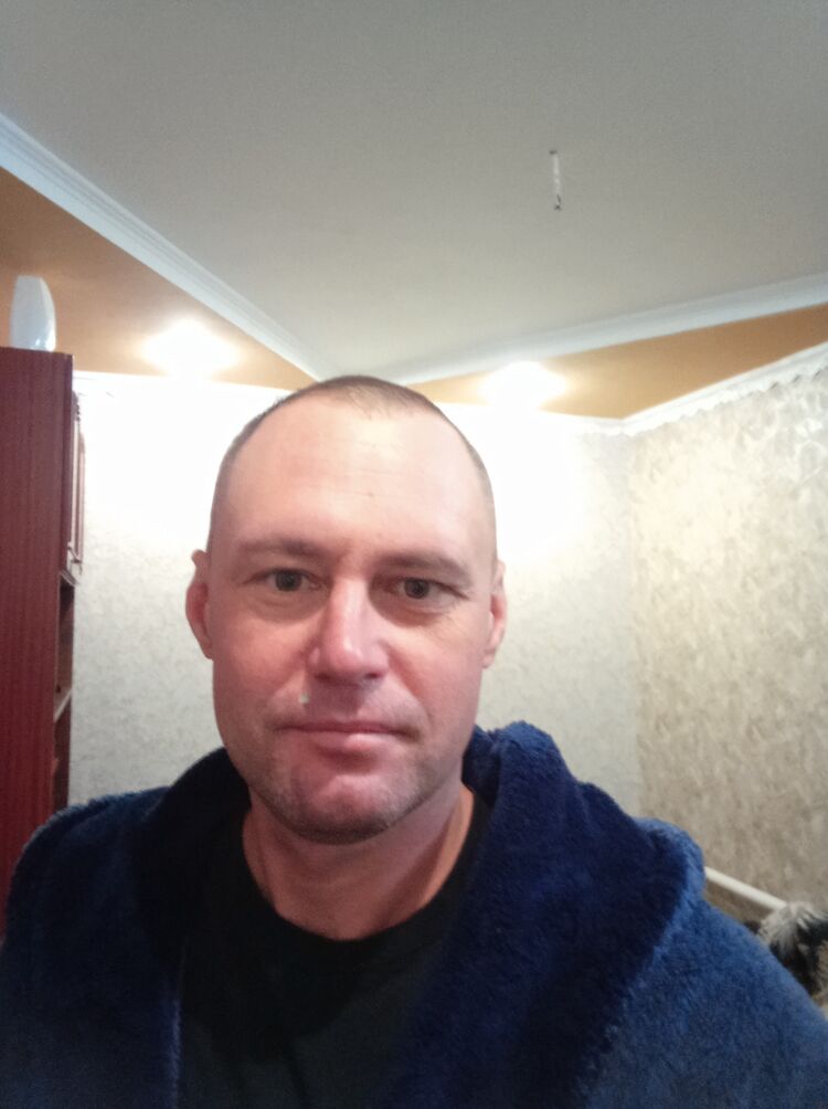  39635775  Taras, 41 ,    
