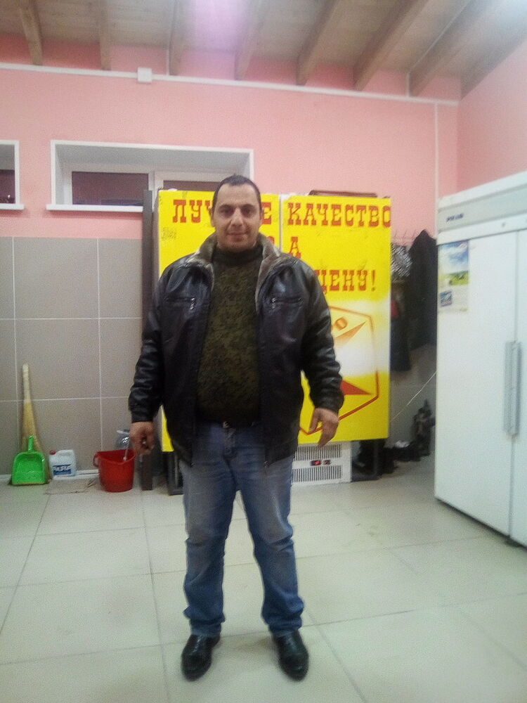  10925505  Ashot, 44 ,    