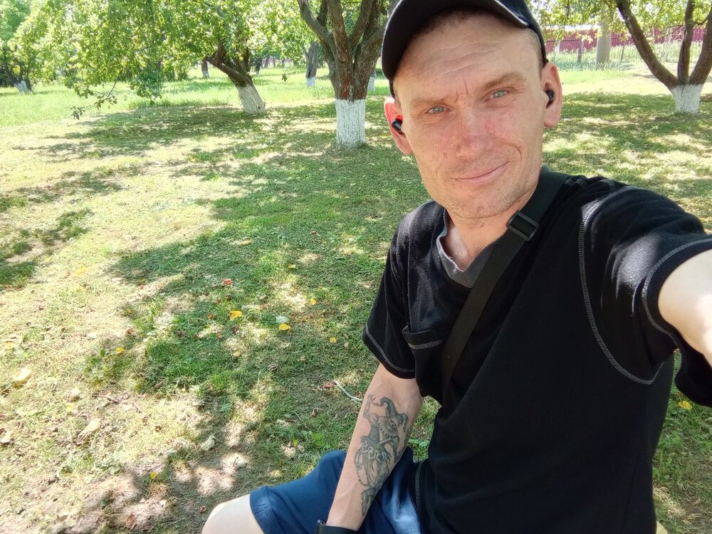  52504845  Yury, 33 ,    