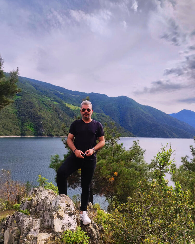  43717935  Bulut, 37 ,    
