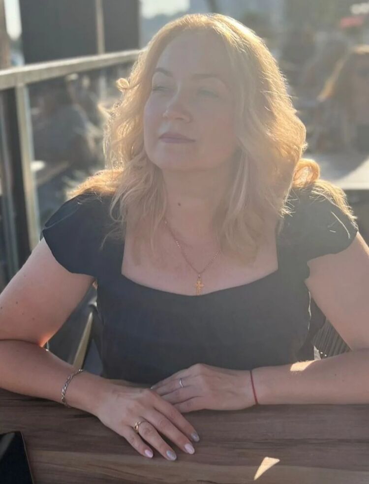  54610035  Elena, 53 ,    --