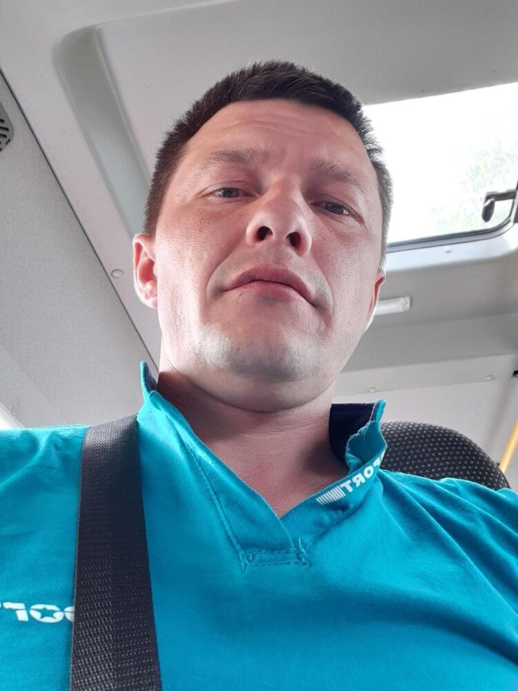  18485305  Sergej, 38 ,    