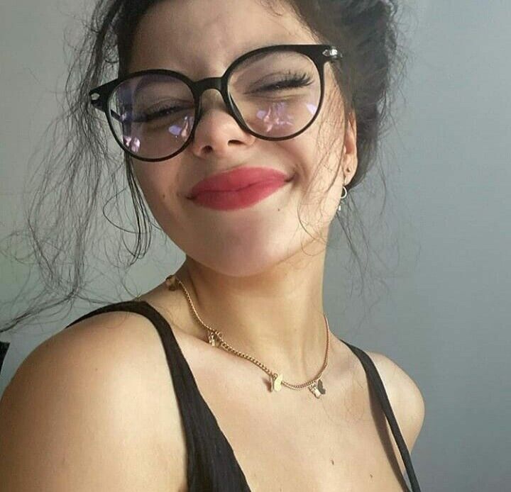  21035055  Alina, 26 ,    