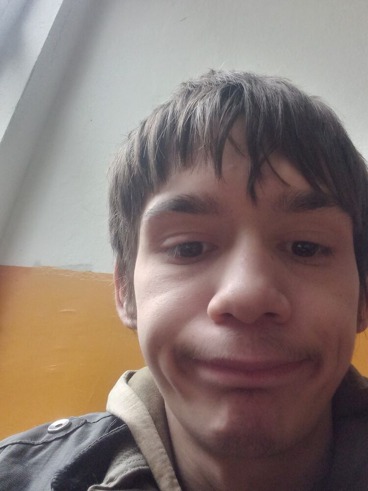  39417995  Ivan, 21 ,    Kleinwarasdorf