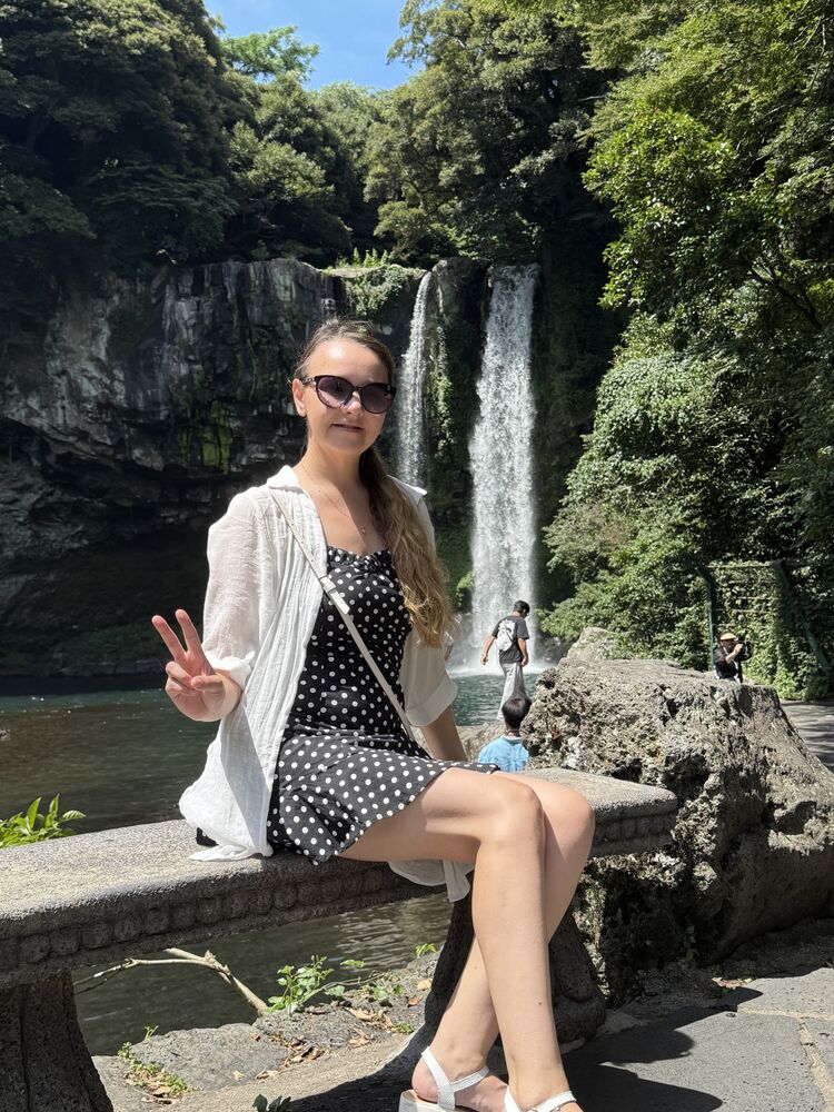  53942835  Olga, 44 ,    