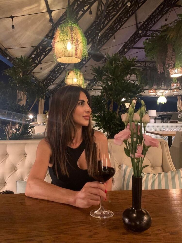  ,   Karina, 51 ,   c 