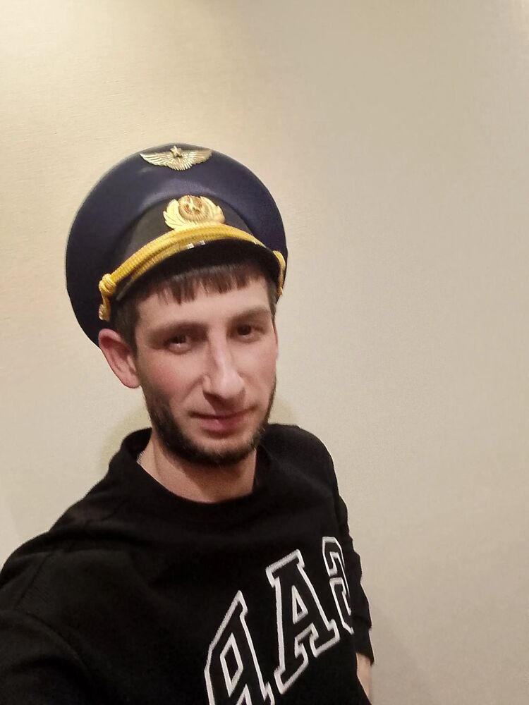  48166495  , 33 ,    