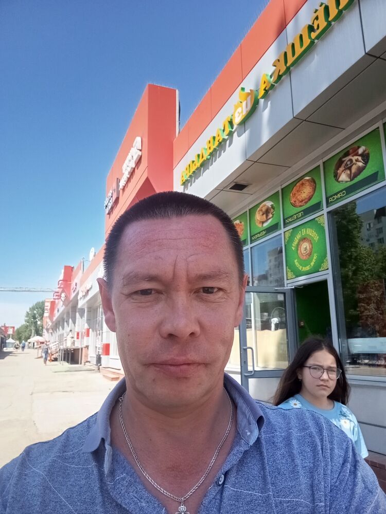  52799335  Yury, 45 ,    