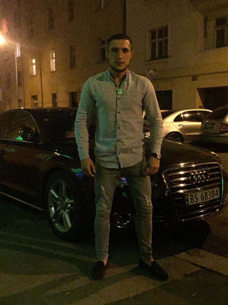  17123805  Roman, 31 ,    Praha