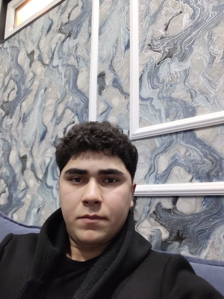  49977245  Knanhusuyev, 20 ,    