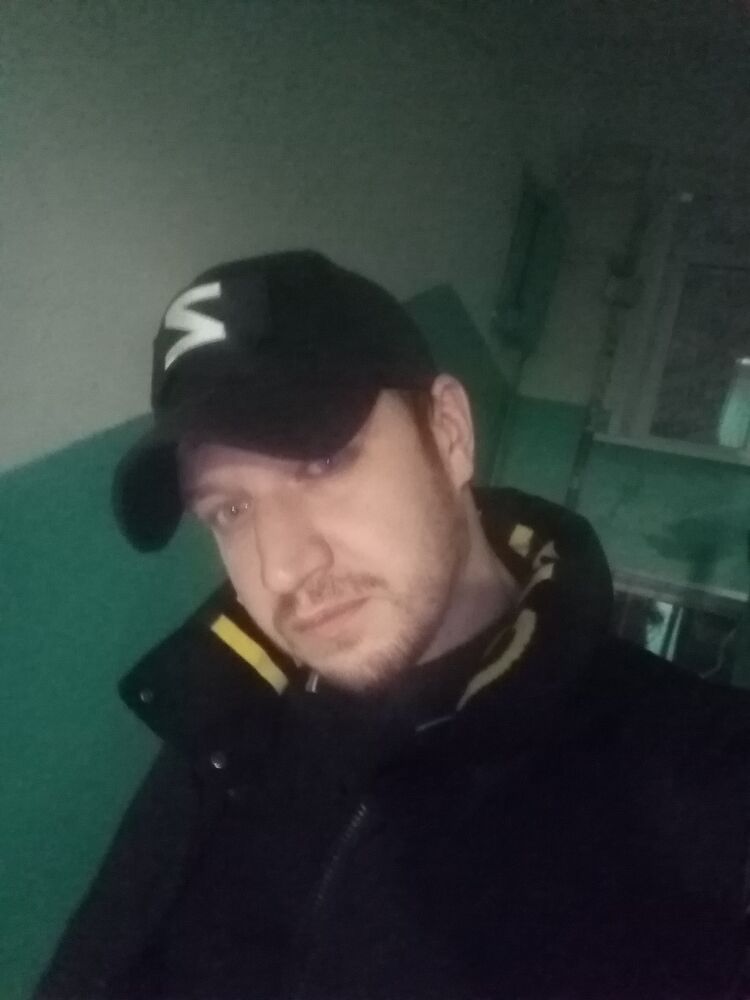  39819225  Pavel, 36 ,    