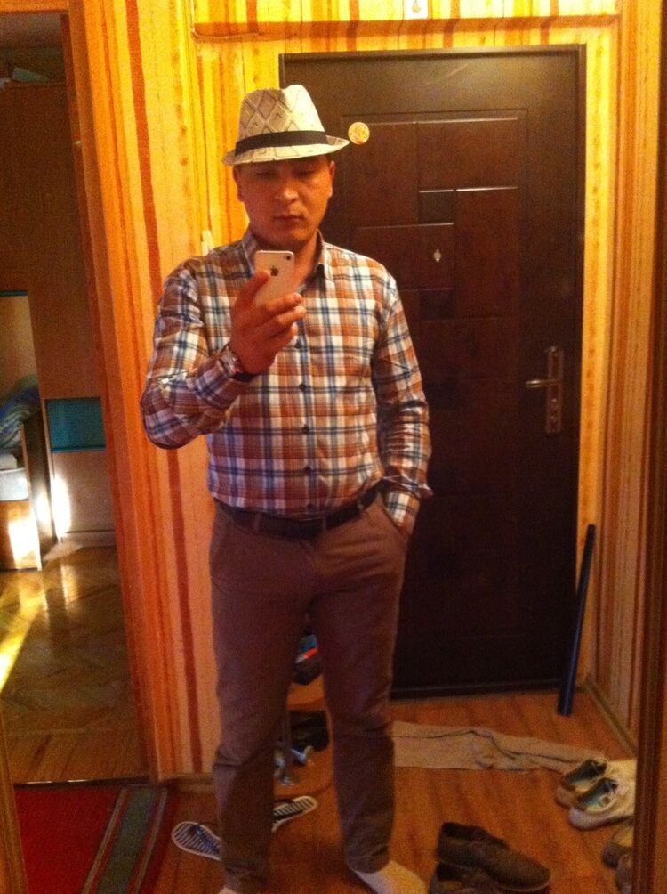  ,   Viktor, 39 ,   