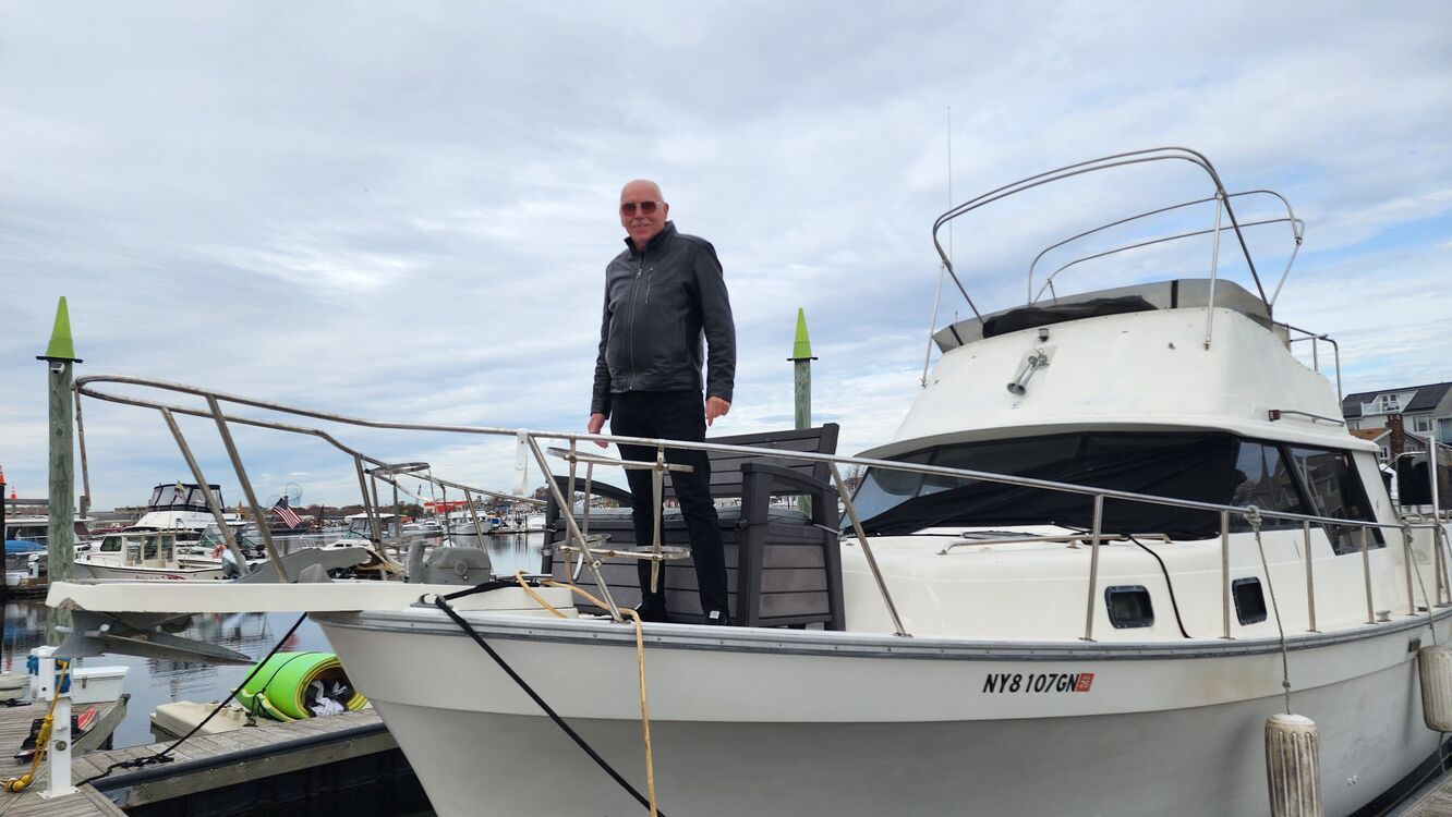  53403515  Yevgeny, 55 ,    