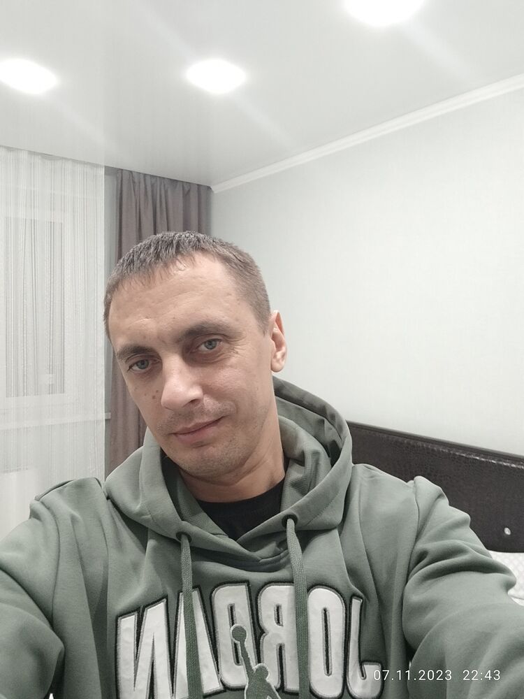  39082355  Alexander, 37 ,    
