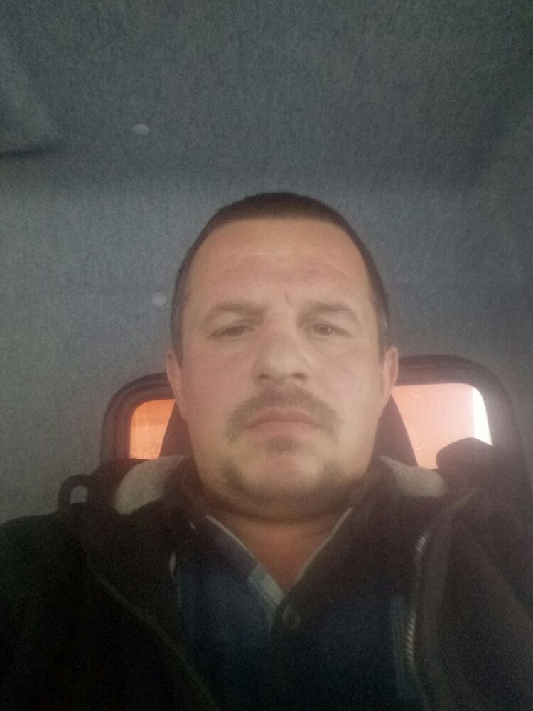  15185895  Vladimir, 44 ,     