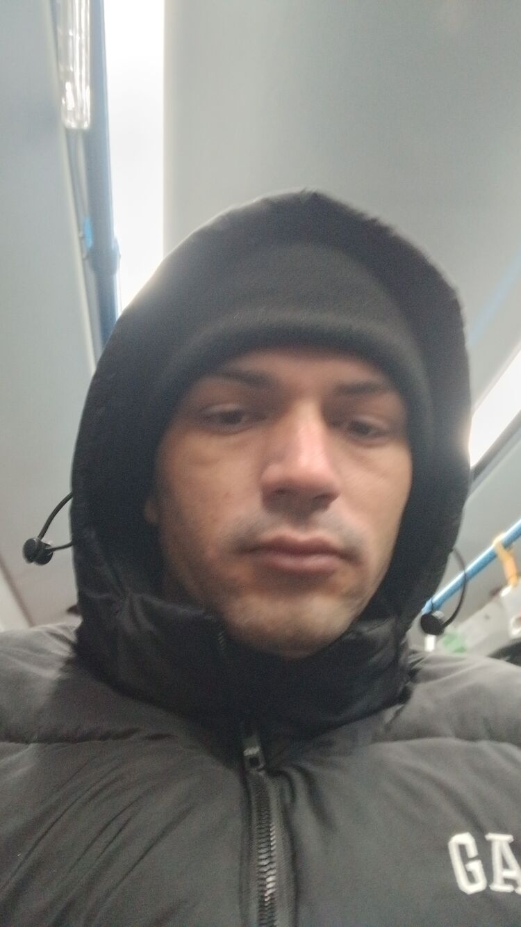  48758535  OTONIEL, 26 ,    