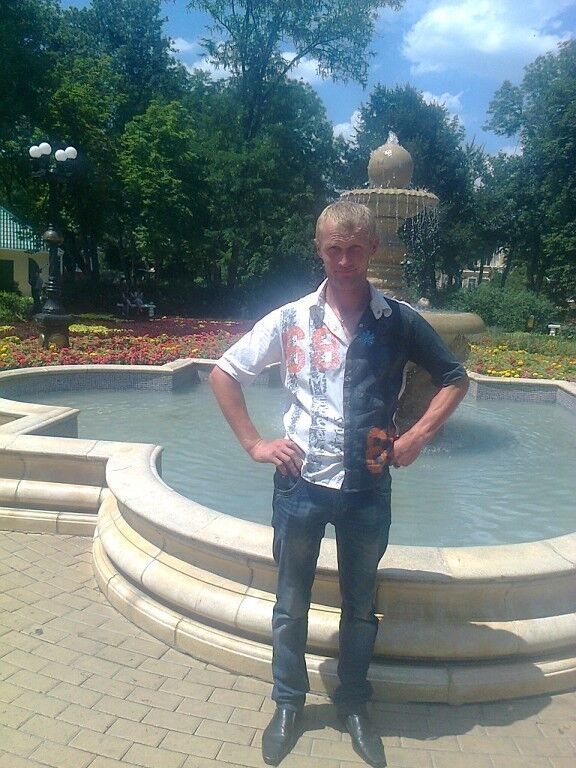  9765855  Vladimir, 44 ,    