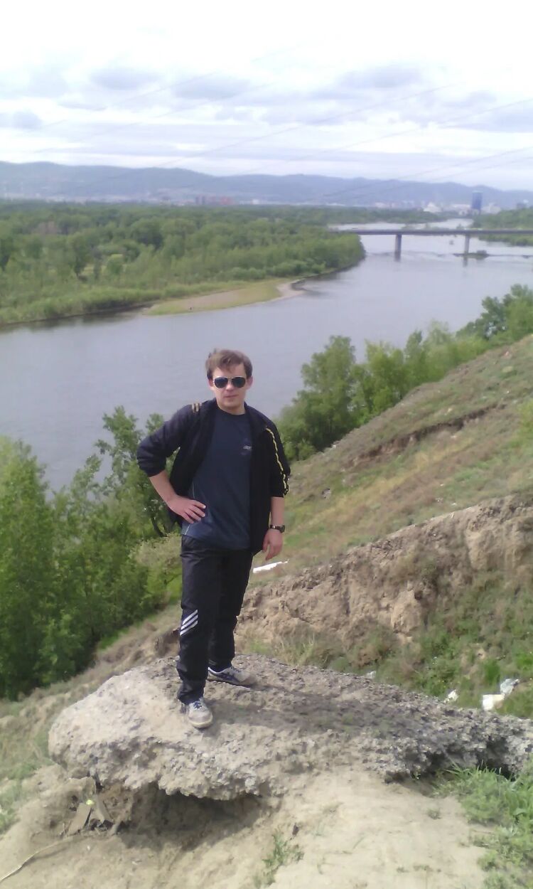  30067715  Pavel, 37 ,    