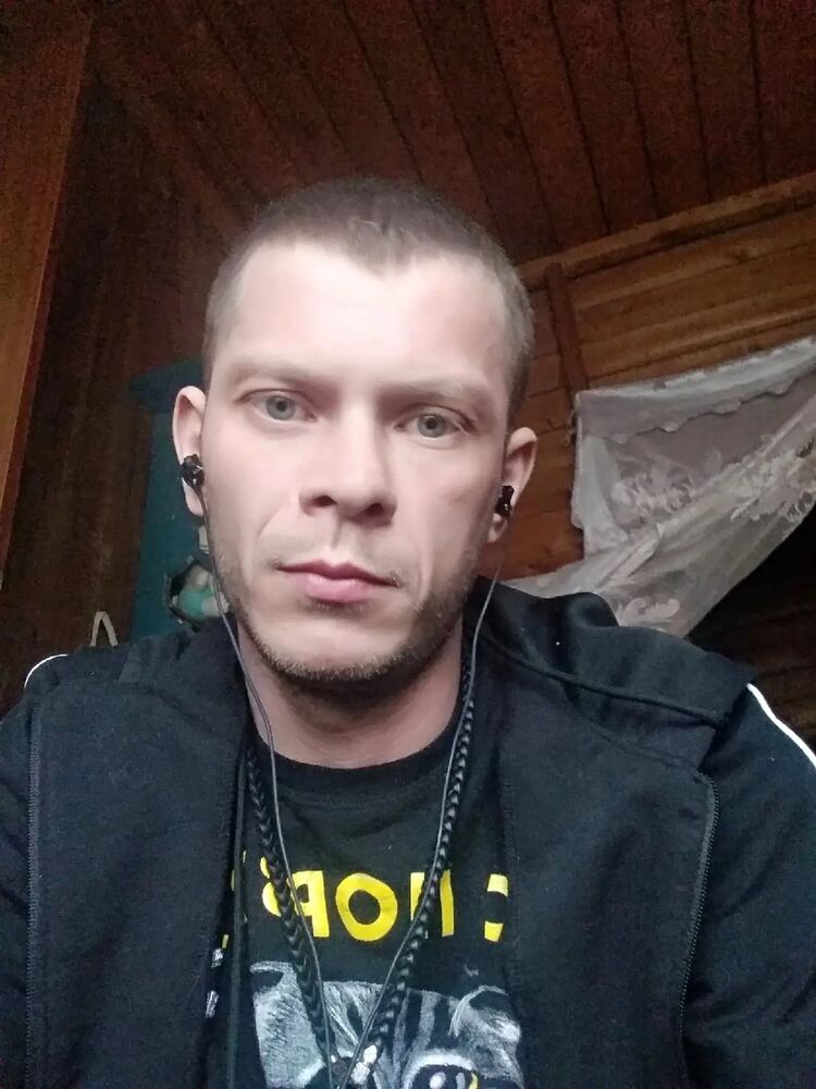  30131075  Denis, 32 ,    