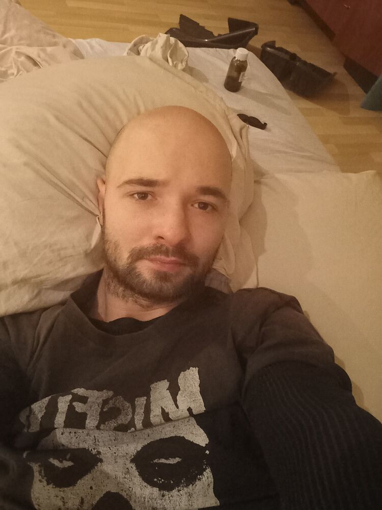  32934245  , 37 ,    