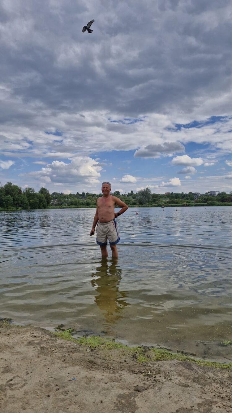  46785195  Vlad, 61 ,    