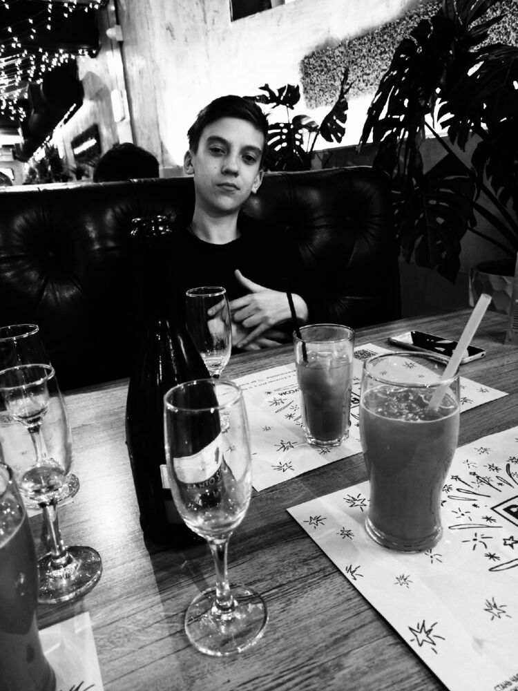  ,   Maxim, 23 ,   ,   , c , 