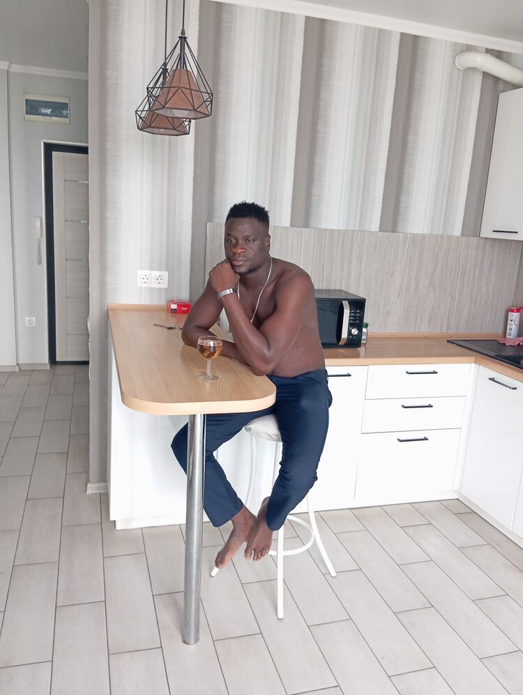  53144365  Nicolau, 32 ,    