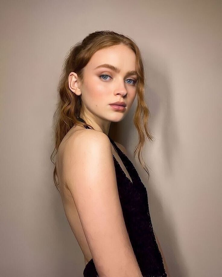  48990995  Sadie Sink, 23 ,    Alhambra