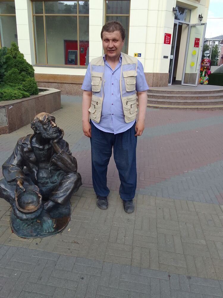 35902245  Martinovih, 46 ,    