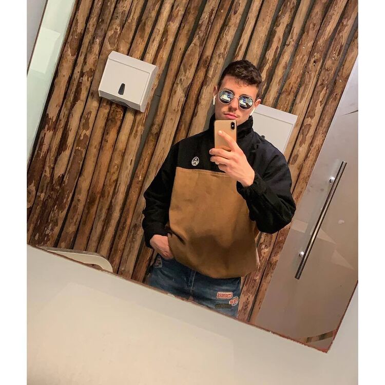  45909395  , 32 ,    