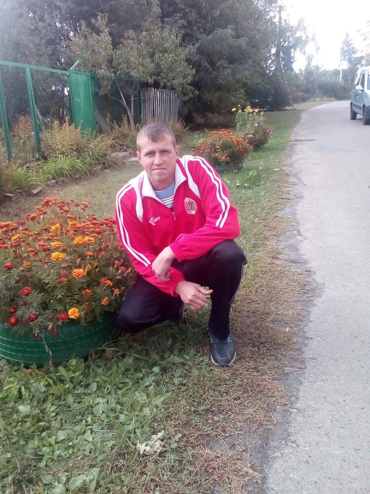  32843385  Sergei, 40 ,    