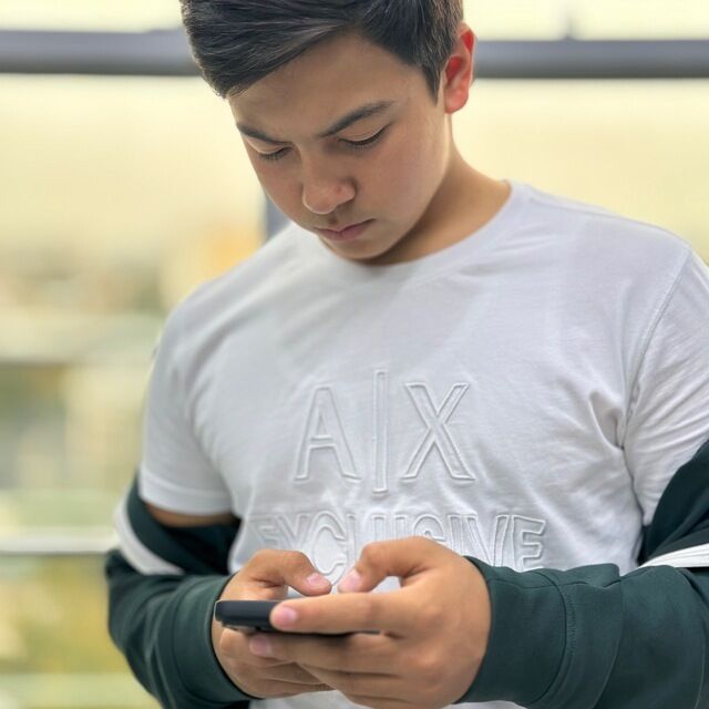  40023985  Izzat, 20 ,    