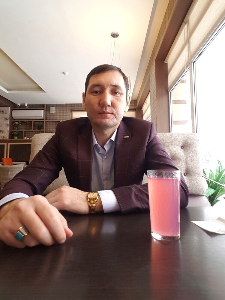  ,   Bauyrzhan, 37 ,   ,   , c 