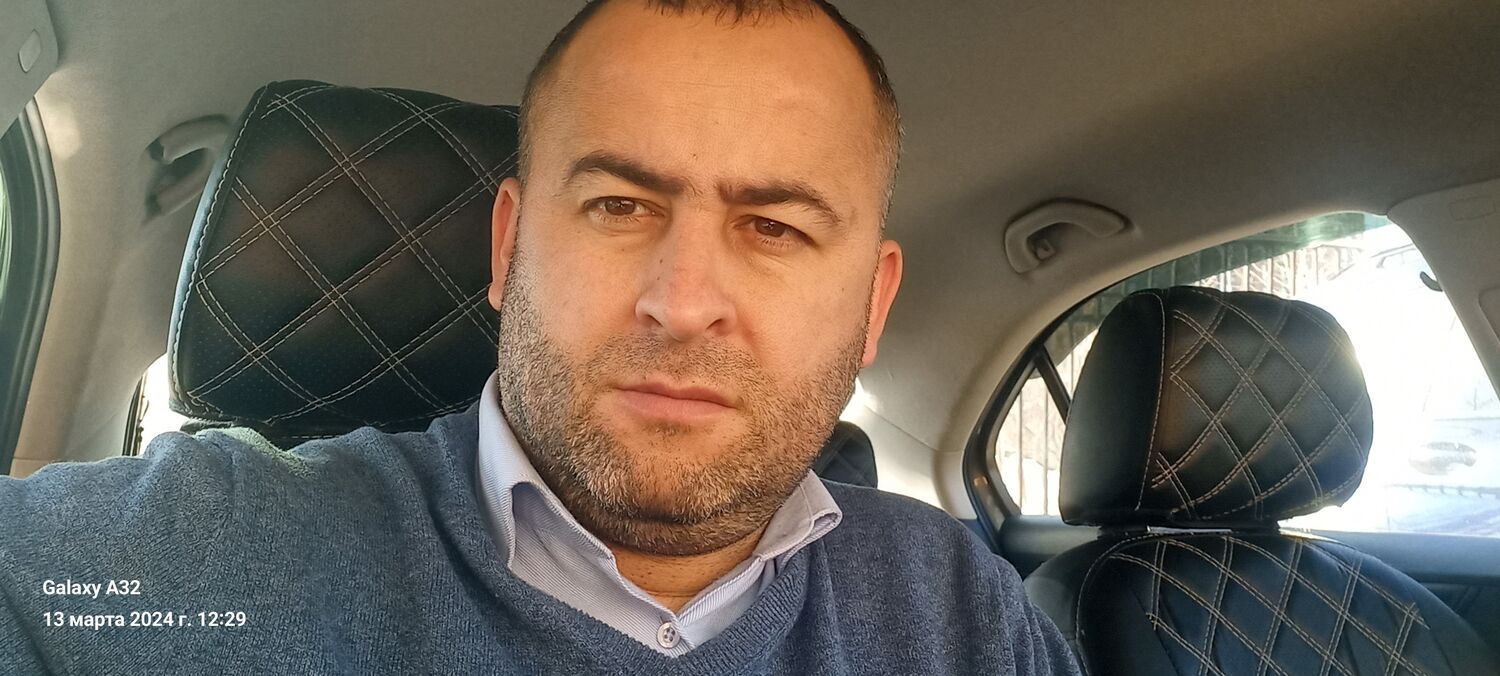  42370495  Gayur, 44 ,    