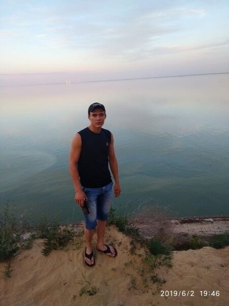  19090225  Oleg, 31 ,    