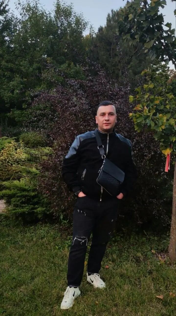  ,   Artur, 34 ,   ,   