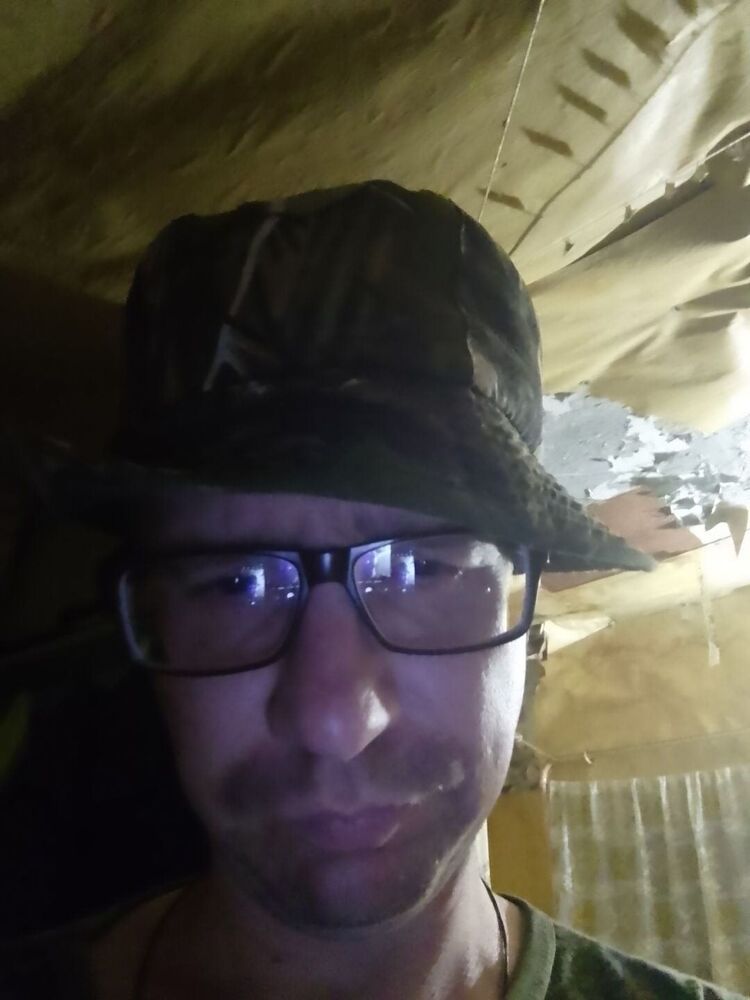  40944145  Ivan, 37 ,    