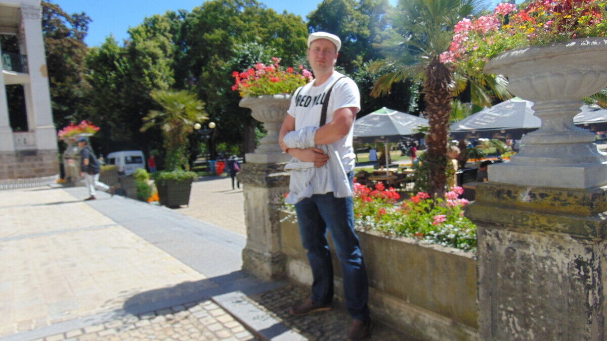  20101065  Andriy, 45 ,    Praha