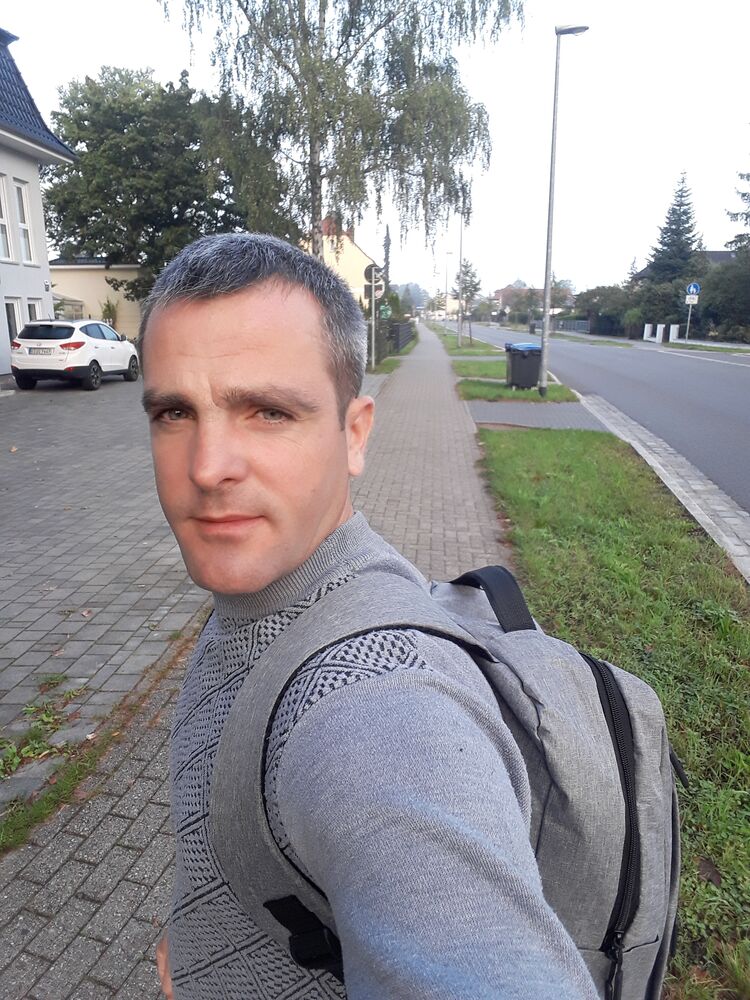  52841575  Mihai, 40 ,    