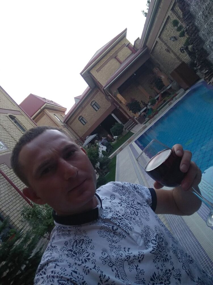  20761815  ErNeS, 34 ,    