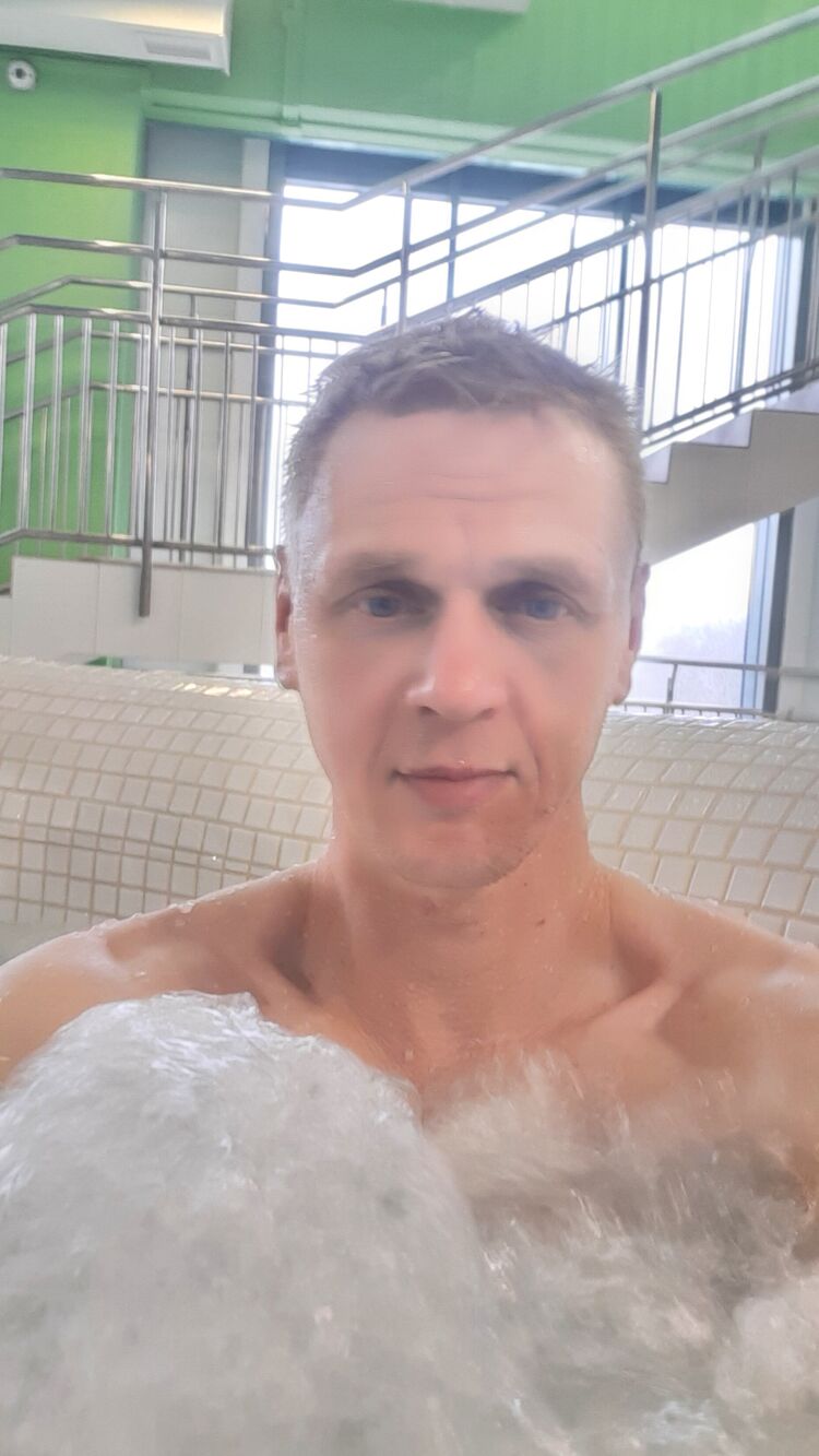 33083215  Aleks, 44 ,     