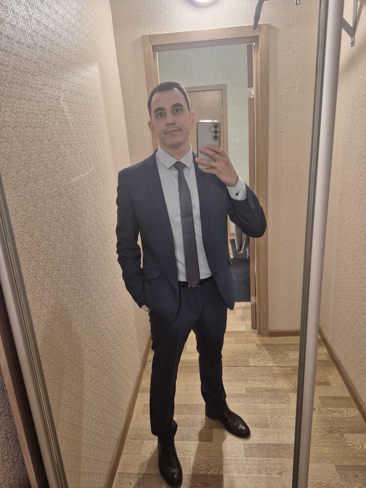  53721225  Mikhail, 32 ,    