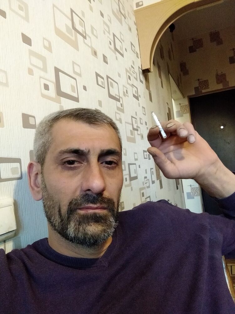  20089555  Arshak, 46 ,    