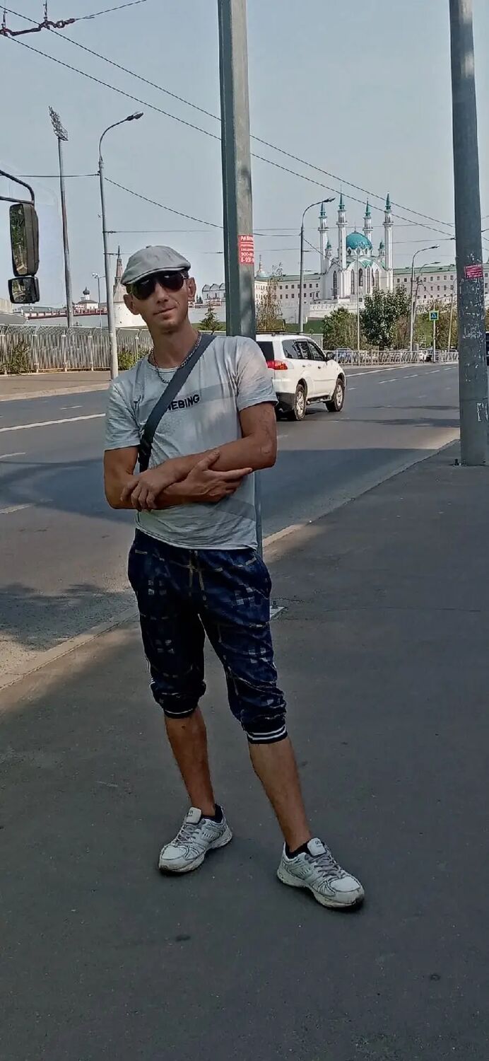 44871585  Denis, 41 ,    
