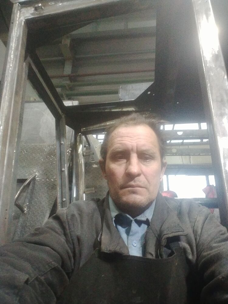  47640075  , 52 ,    