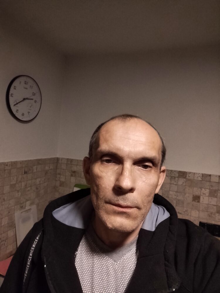  51185175  Serge, 54 ,    