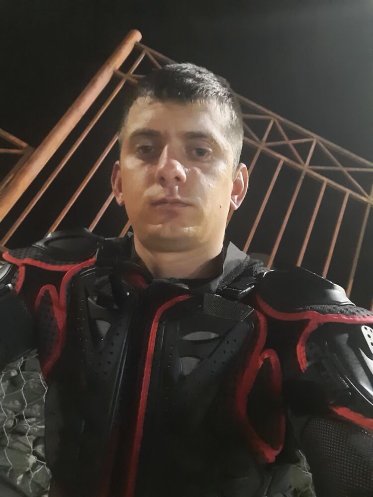  30605705  Vlad, 28 ,    