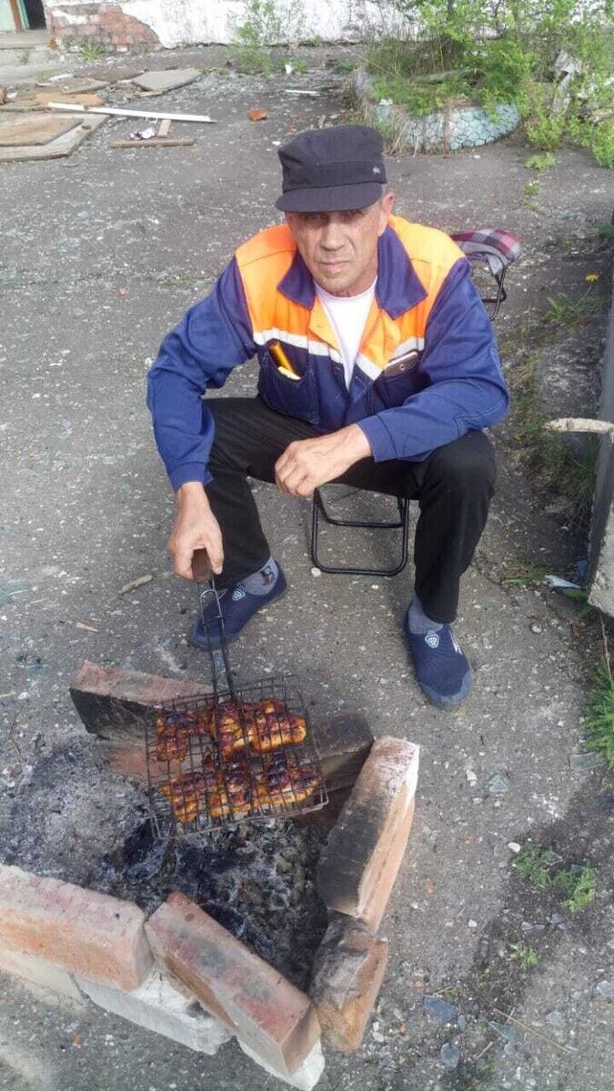  ,   Viktor, 58 ,  