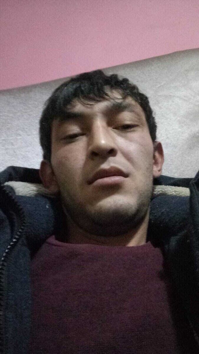  21693585  Farik, 28 ,    