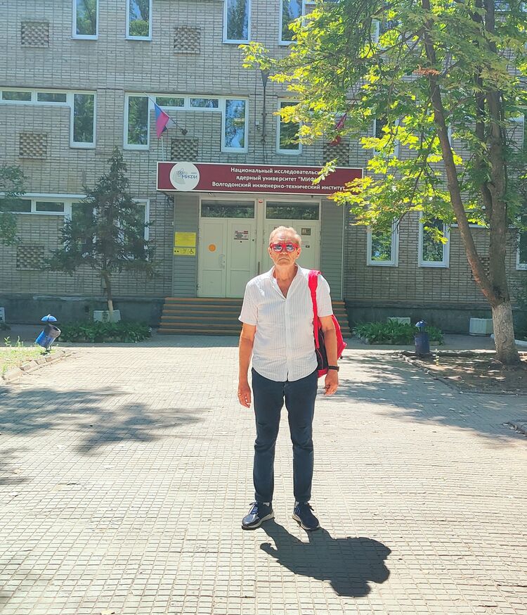  43723325  , 61 ,    
